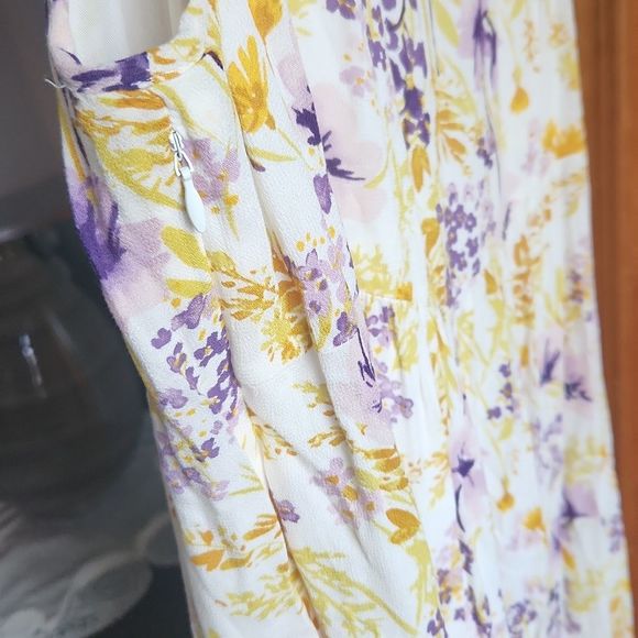OLD NAVY YELLOW PURPLE FLORAL SLEEVELESS PLEATED DRESS size medium - Picture 8 of 8